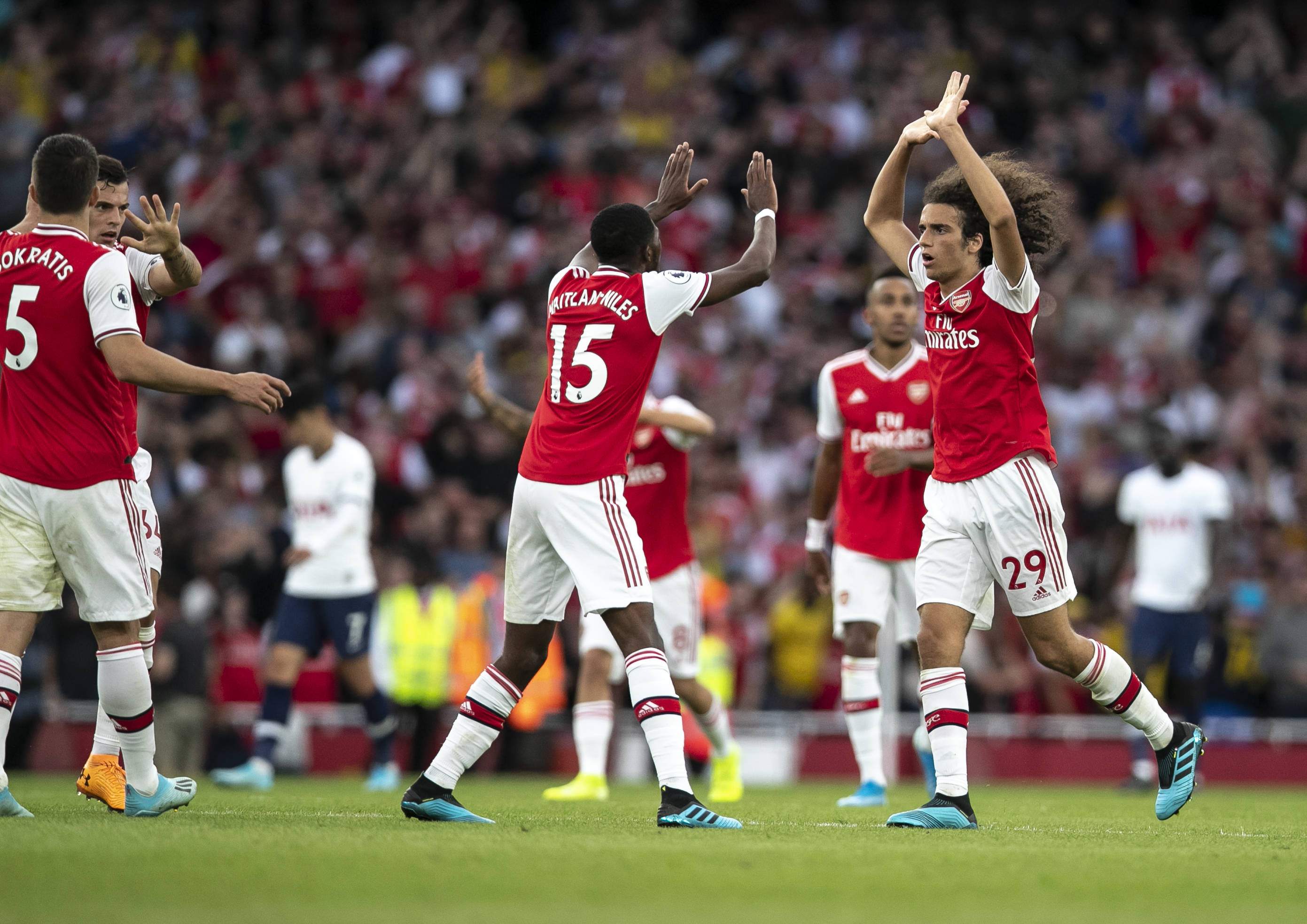 包含窗口期塞维利亚战术微调——足总杯节点到来；赛场秩序良好；球探报告显示潜力的词条