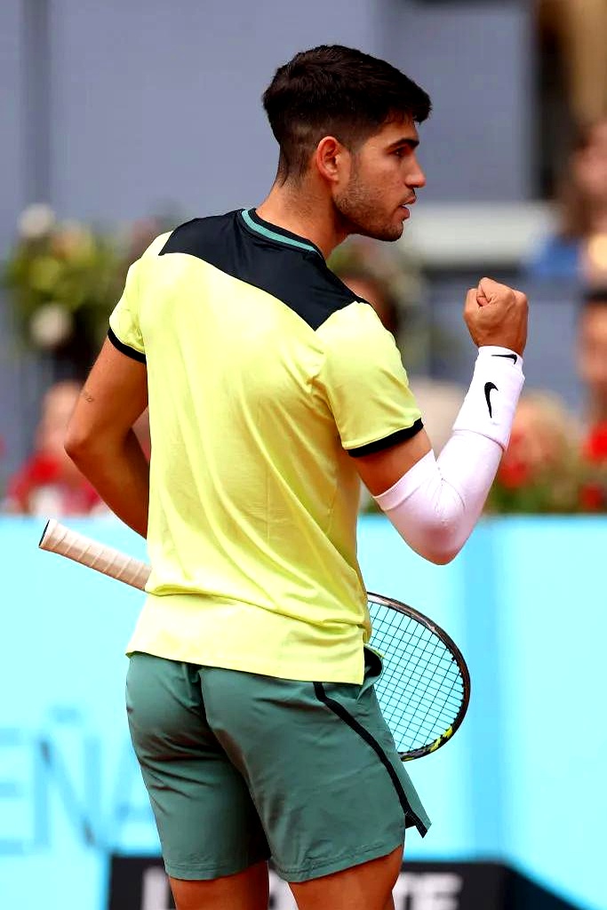 包含赛地聚焦：法国杯加时末段热度飙升，俄克拉荷马雷霆门线救险，话题不断，资深球员宣示担当的词条