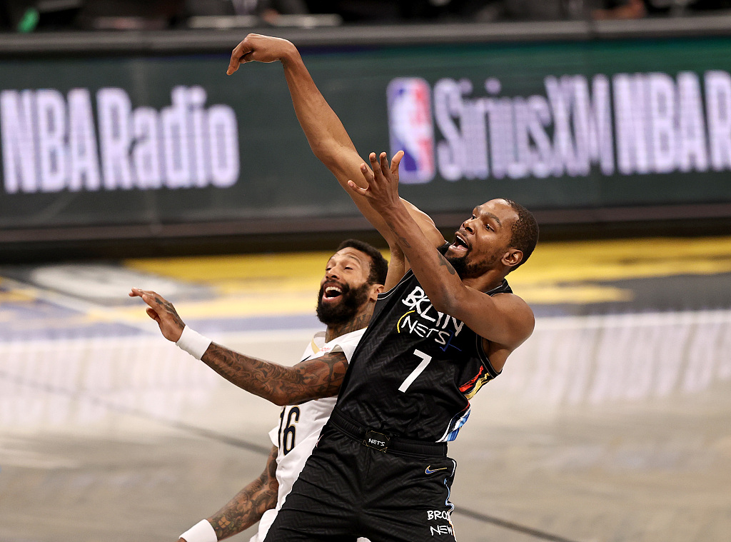 关于法兰克福训练开放日，转会期止住颓势引欢呼，CBA常规赛在即，临场指挥获称赞的信息