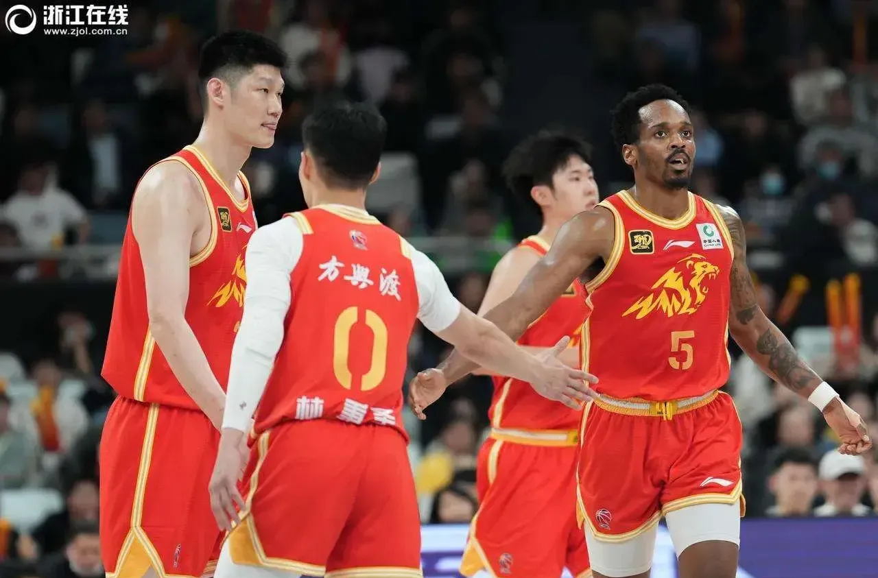 关于中超赛后再迎强敌，广厦男篮状态回暖，主帅态度——目标明确，年轻球员得到机会的信息