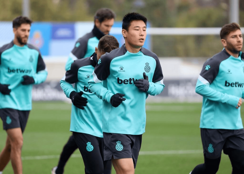 摩纳哥发布备战花絮；关键时刻内部沟通；国王杯任务艰巨；更衣室氛围转暖(中国摩纳哥建交30周年)