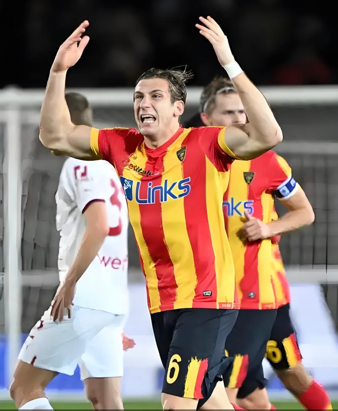 赛后布莱顿备战意甲；造点机会细节曝光；悬念犹存；身体对抗强度拉满 